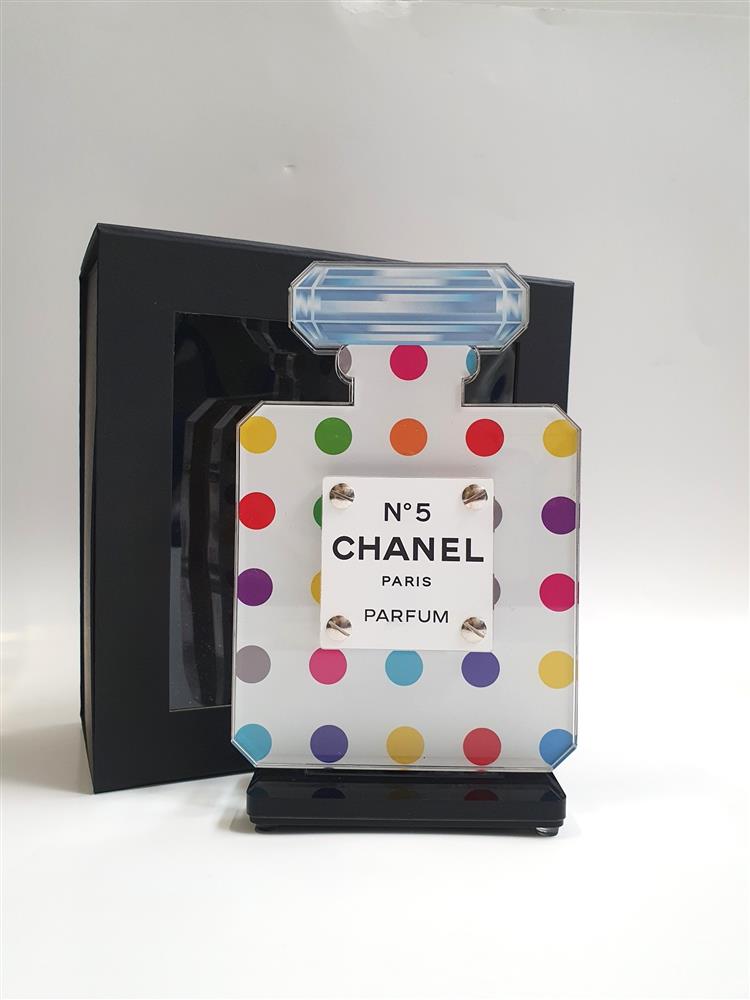 Eau de No.5 Hirst by Michael Daniels (Limited Edition) - TheArtistsQuarter