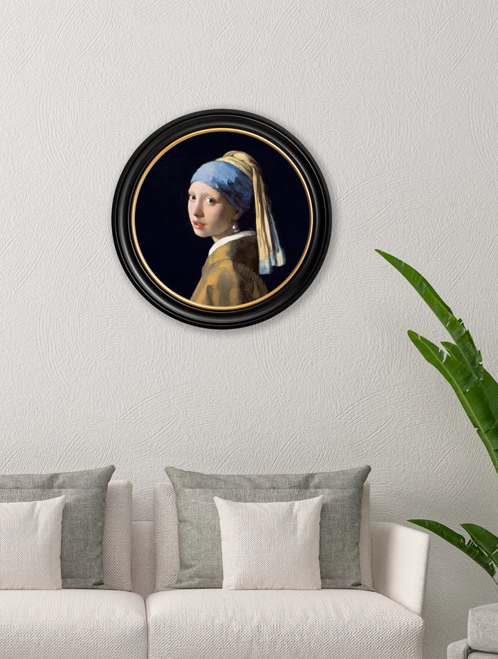 c.1665 Girl with a Pearl Earring - Round Frame J Vermeer - TheArtistsQuarter